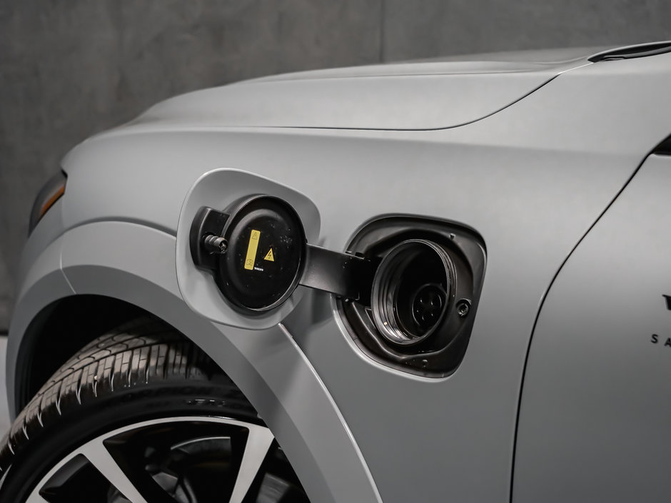 2025 Volvo XC60 Plug-in Hybrid ULTRA DARK THEME-5
