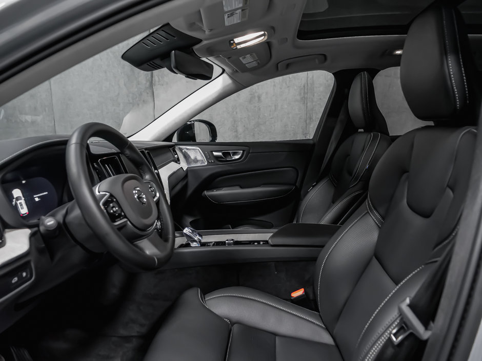 2025 Volvo XC60 Plug-in Hybrid ULTRA DARK THEME-13