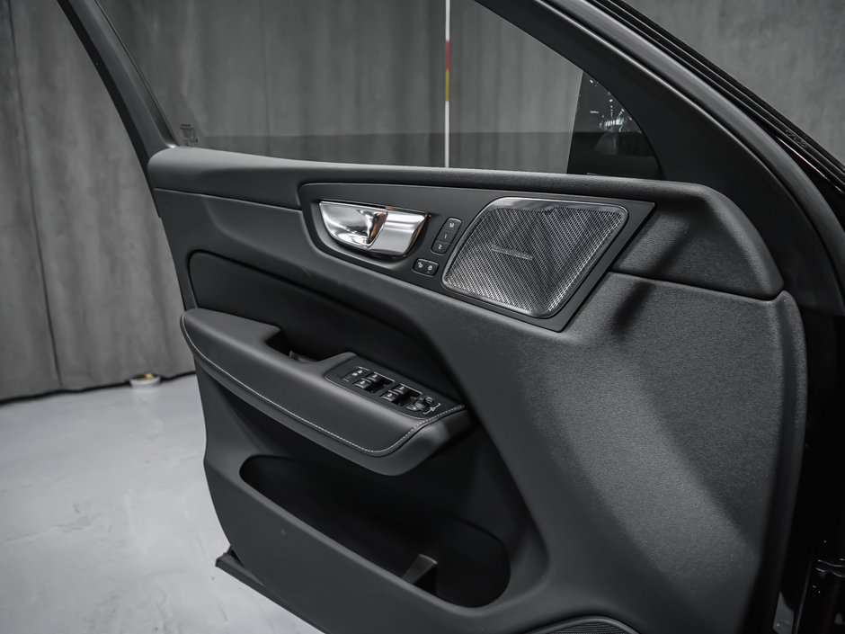 2025 Volvo XC60 Plug-in Hybrid Ultra-12
