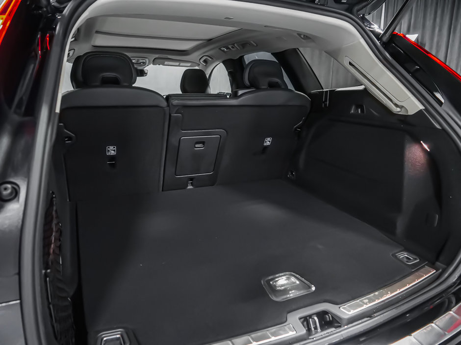 2025 Volvo XC60 Plug-in Hybrid Ultra-8