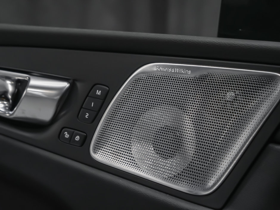 2025 Volvo XC60 Plug-in Hybrid Polestar Engineered-14