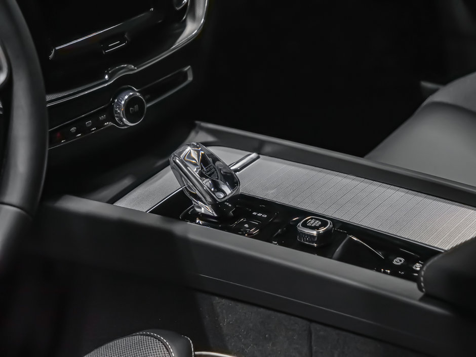 2025 Volvo XC60 Plug-in Hybrid Polestar Engineered-11