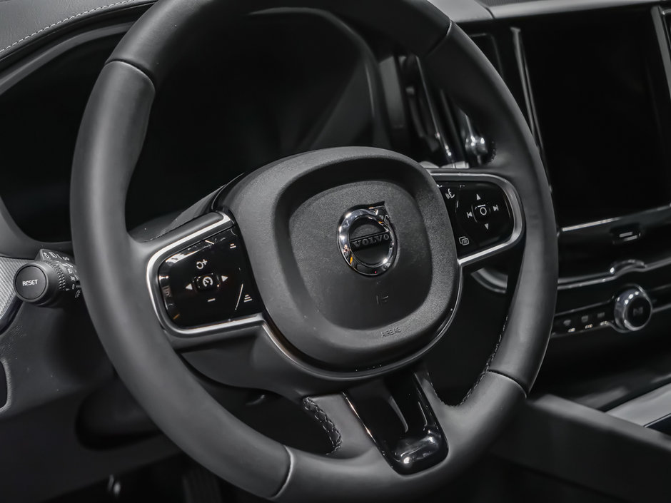 2025 Volvo XC60 Plug-in Hybrid Polestar Engineered-12