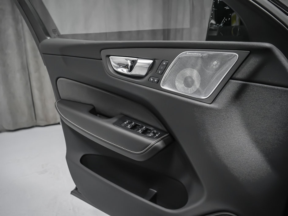2025 Volvo XC60 Plug-in Hybrid Polestar Engineered-13