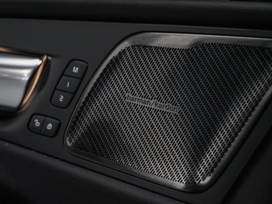 Volvo XC60 Plug-in Hybrid Ultra 2025-8