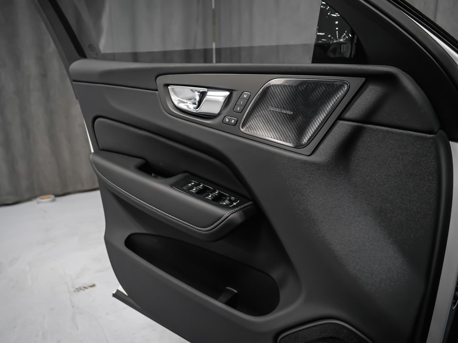 Volvo XC60 Plug-in Hybrid Ultra 2025-9