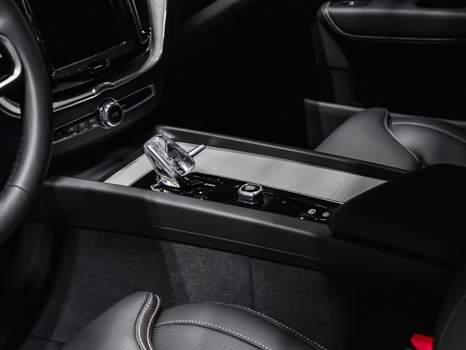 Volvo XC60 Plug-in Hybrid Ultra 2025-7