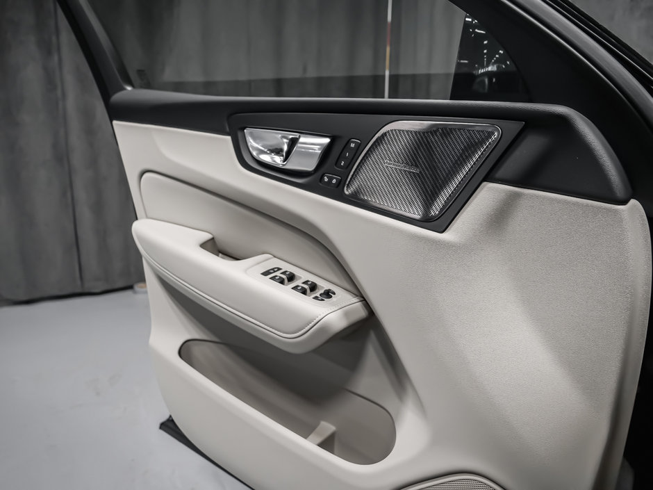 2025 Volvo XC60 Plug-in Hybrid Plus-10