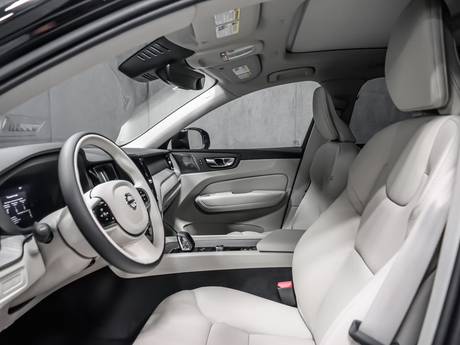 2025 Volvo XC60 Plug-in Hybrid Plus-13