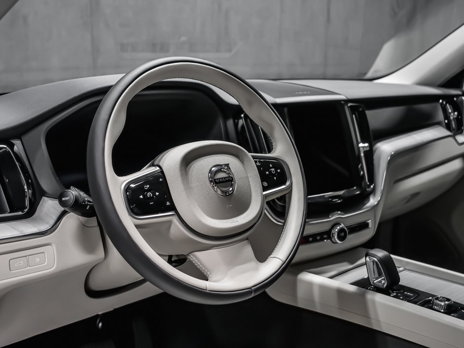 2025 Volvo XC60 Plug-in Hybrid Plus-9