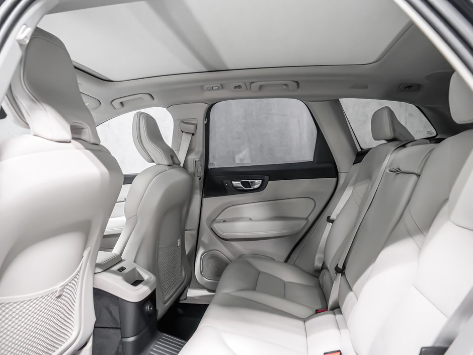 2025 Volvo XC60 Plug-in Hybrid Plus-14