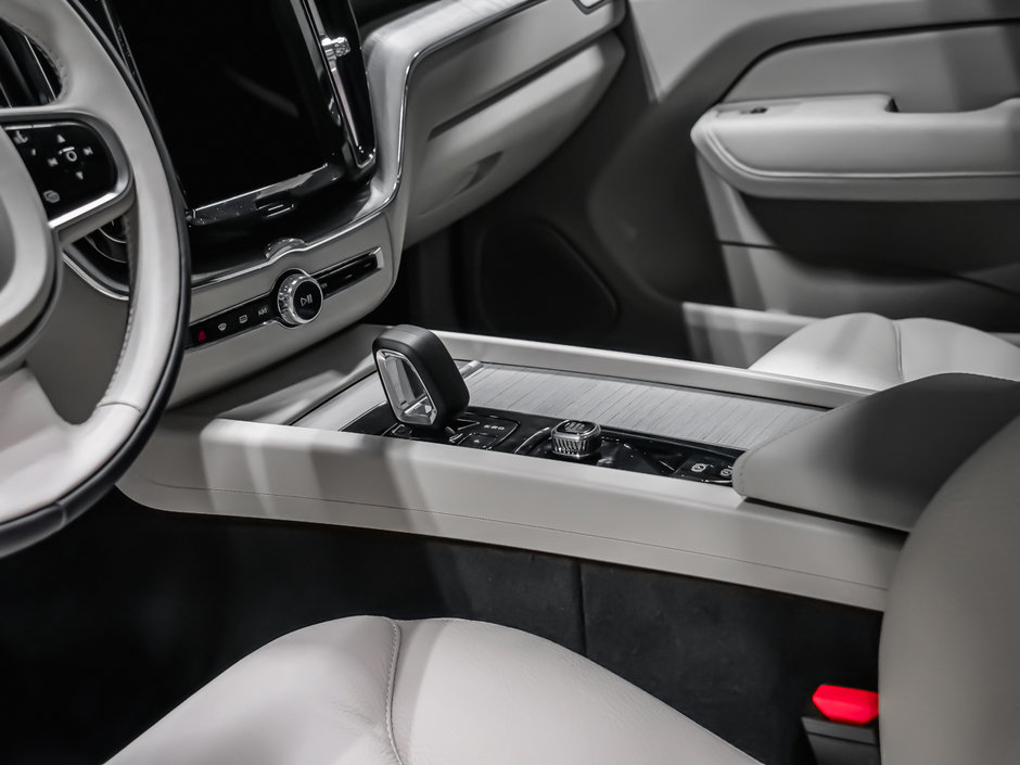 2025 Volvo XC60 Plug-in Hybrid Plus-8
