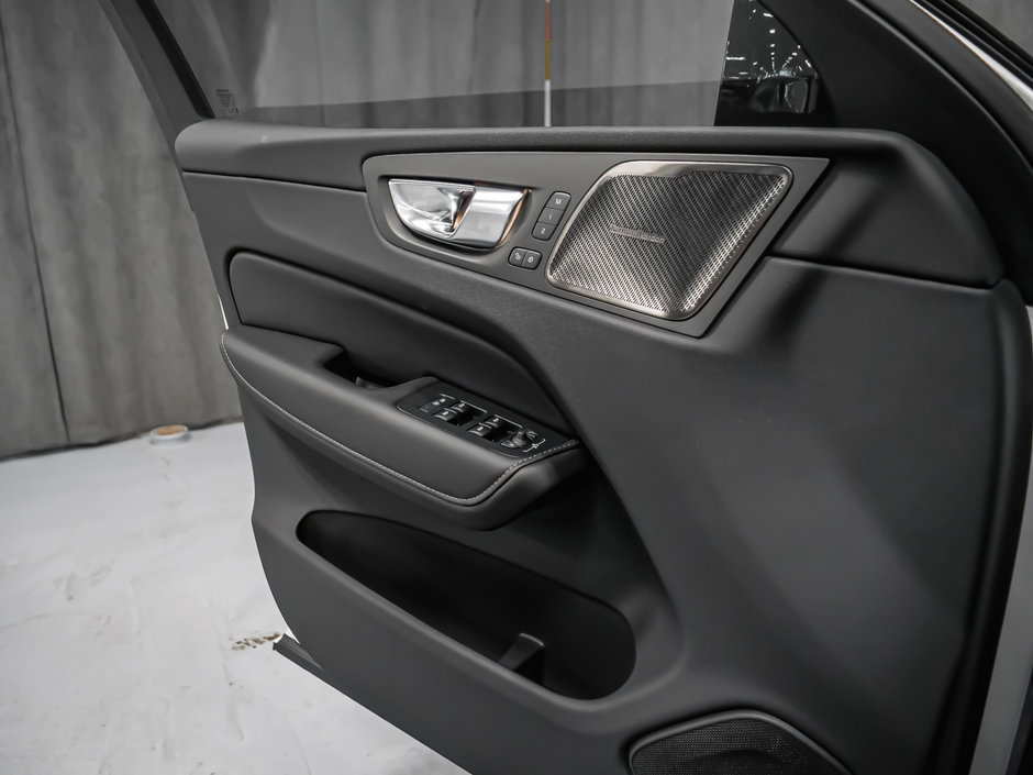 Volvo XC60 Plug-in Hybrid Ultra 2025-9