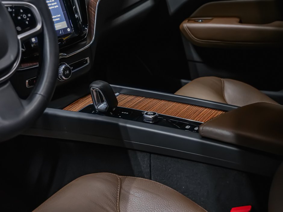 2025 Volvo XC60 Plug-In Hybrid T8 PLUS DARK CLIMATE-8