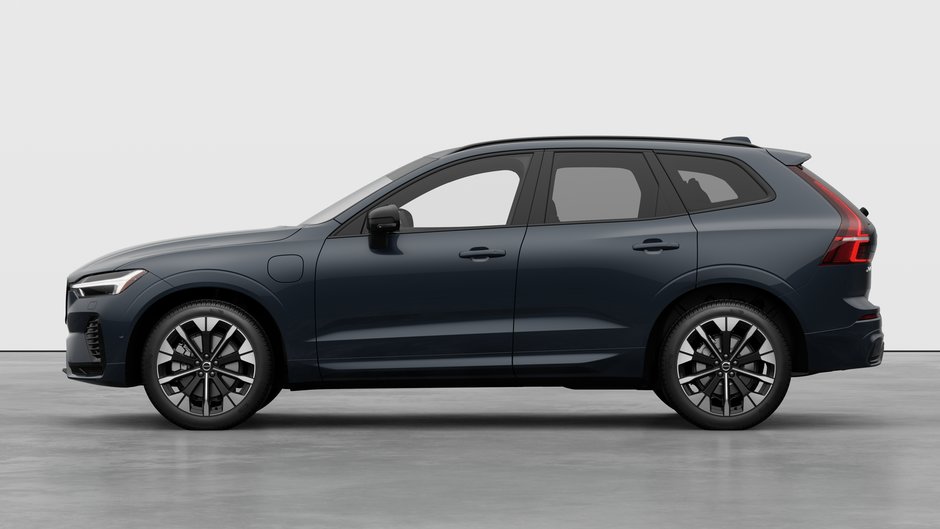 2026 Volvo XC60 Plug-in Hybrid Plus Dark Theme-7