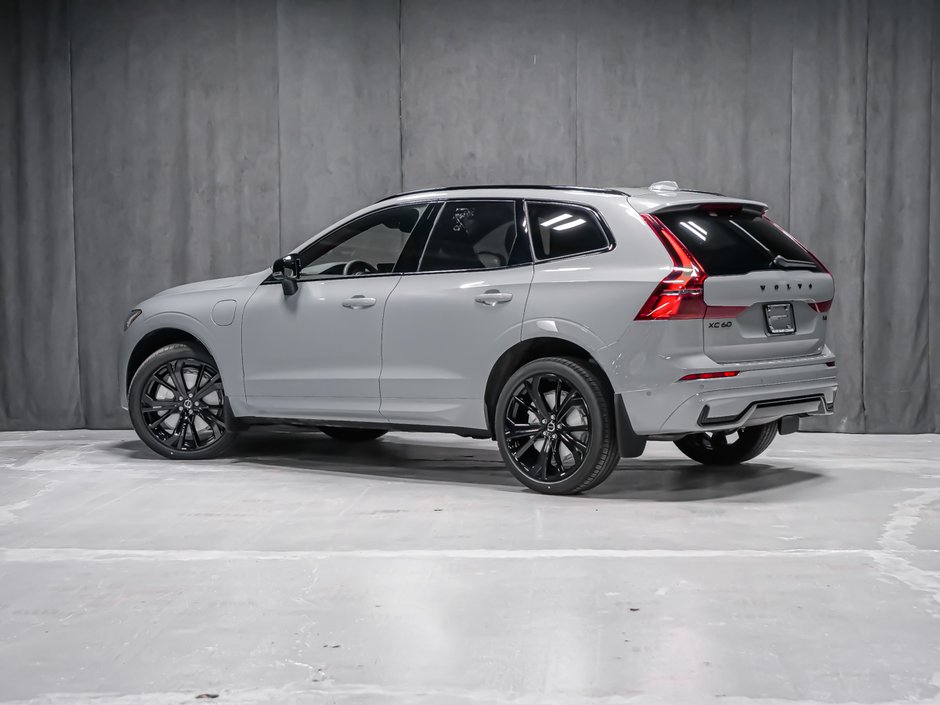 2026 Volvo XC60 Plug-in hybrid Ultra Black Edition-3