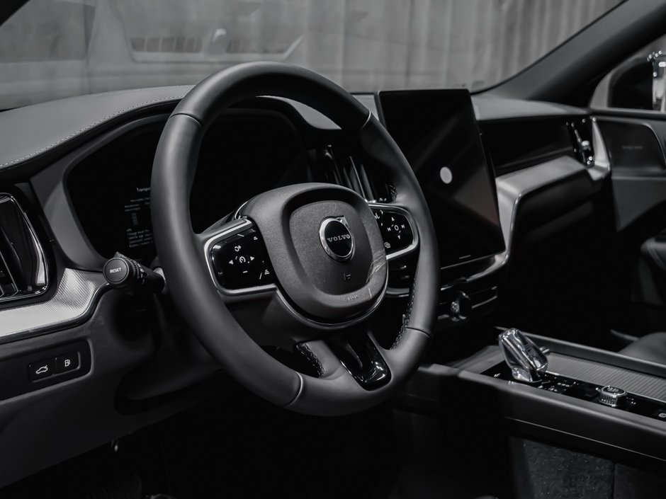 2026 Volvo XC60 Plug-in hybrid Ultra Black Edition-7