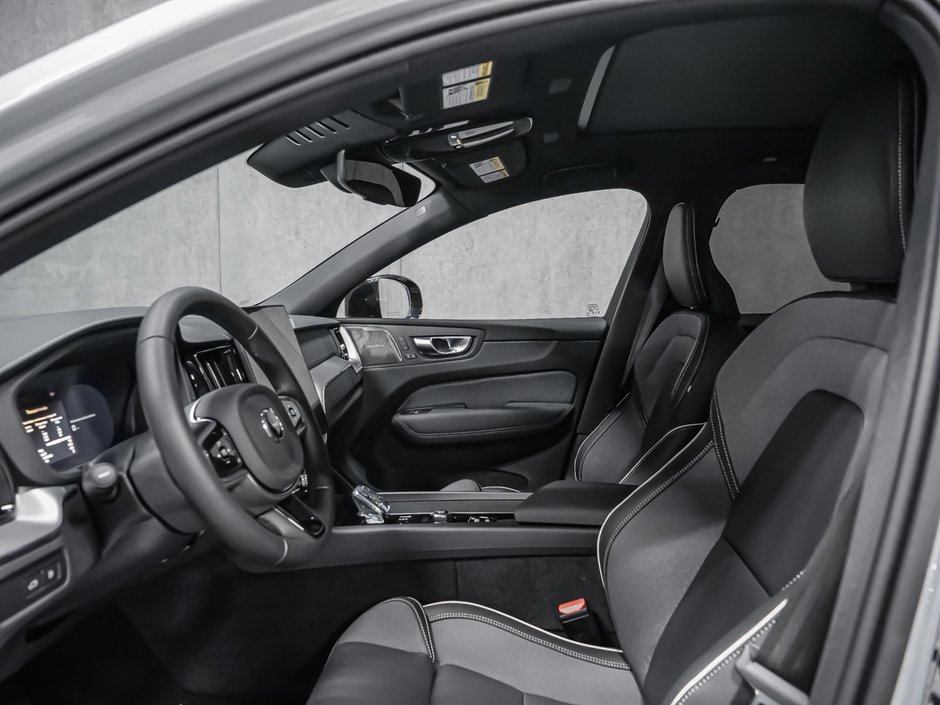 Volvo XC60 Plug-in hybrid Ultra Black Edition 2026-12