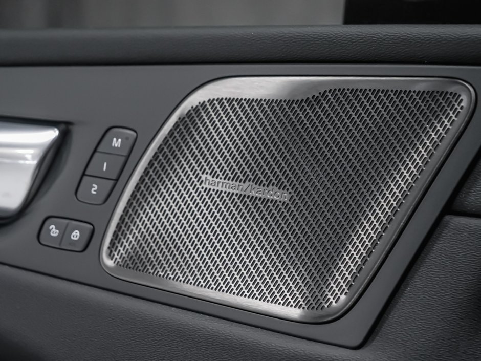 Volvo XC60 Plug-in hybrid Ultra Black Edition 2026-9