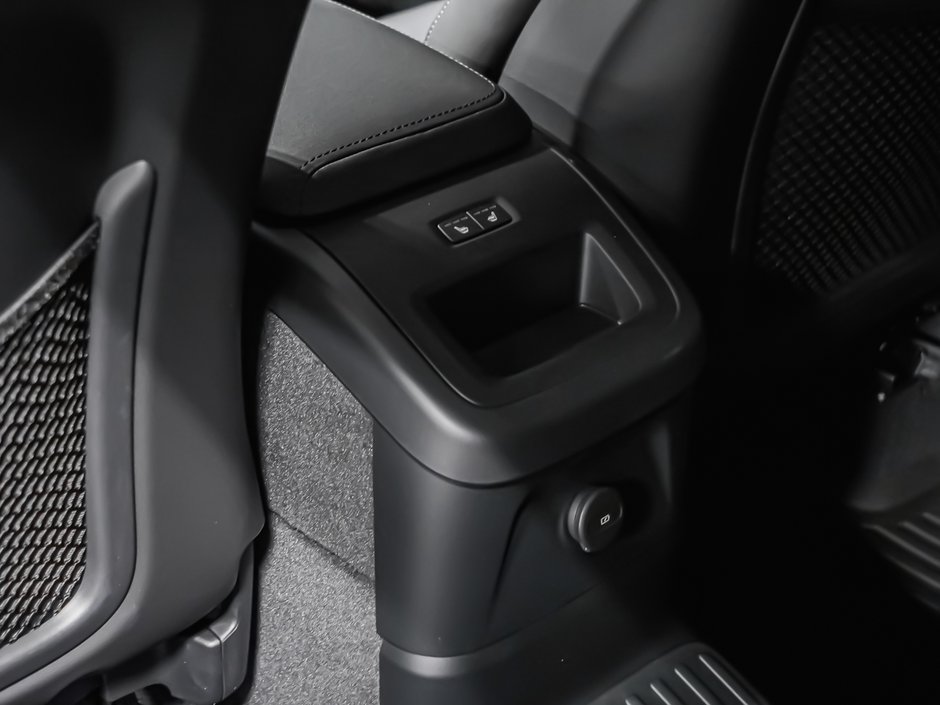 2026 Volvo XC60 Plug-in hybrid Ultra Black Edition-21