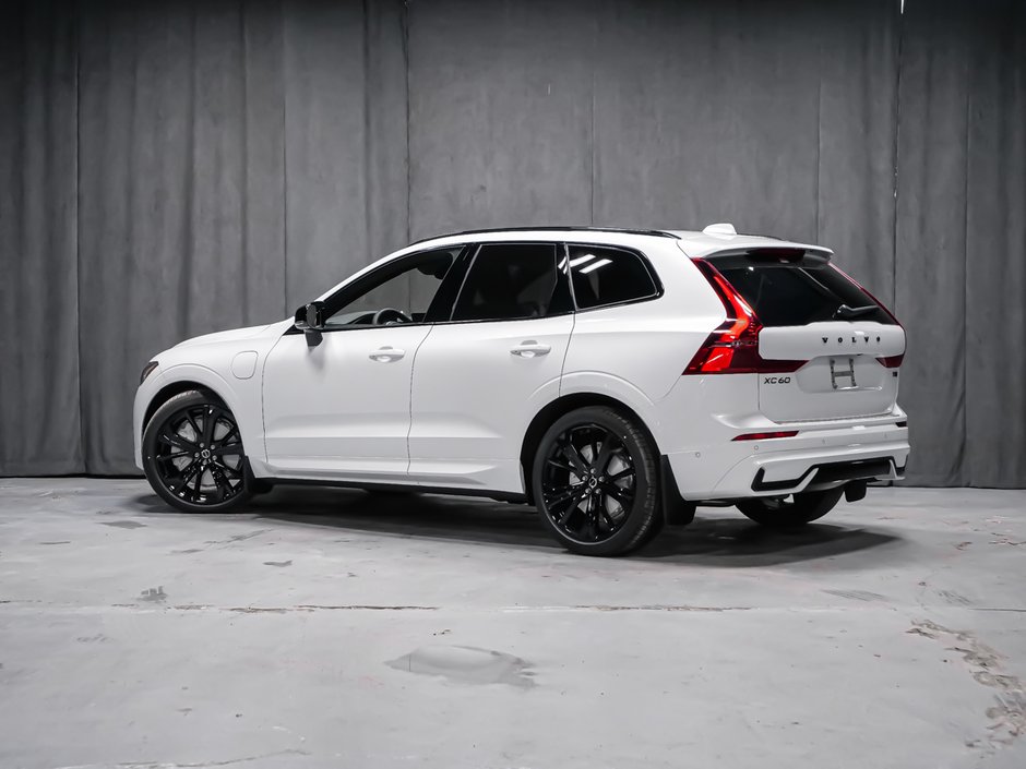 2026 Volvo XC60 Plug-in hybrid Ultra Black Edition-4