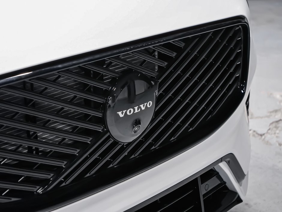 2026 Volvo XC60 Plug-in hybrid Ultra Black Edition-17