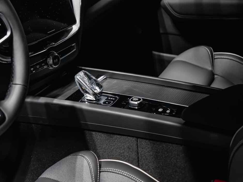 2026 Volvo XC60 Plug-in hybrid Ultra Black Edition-11