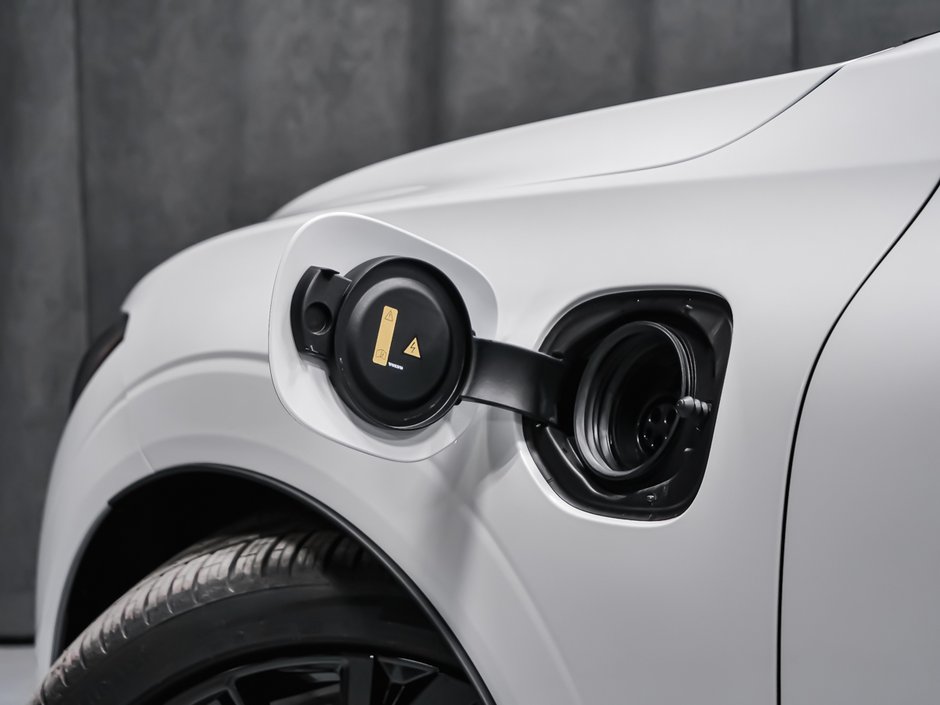 2026 Volvo XC60 Plug-in hybrid Ultra Black Edition-5