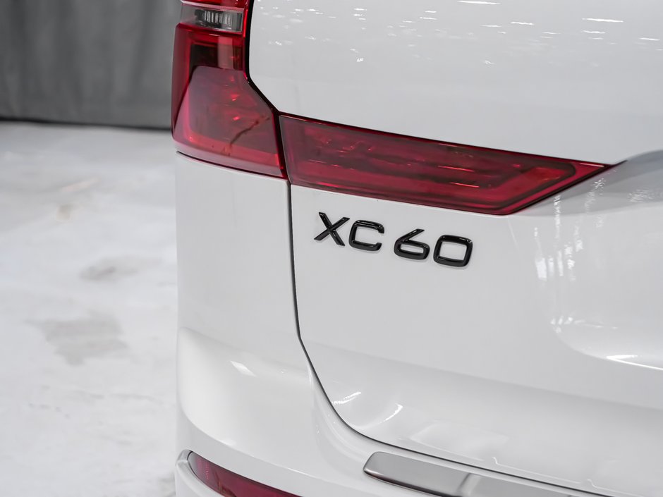 2026 Volvo XC60 Plug-in hybrid Ultra Black Edition-7