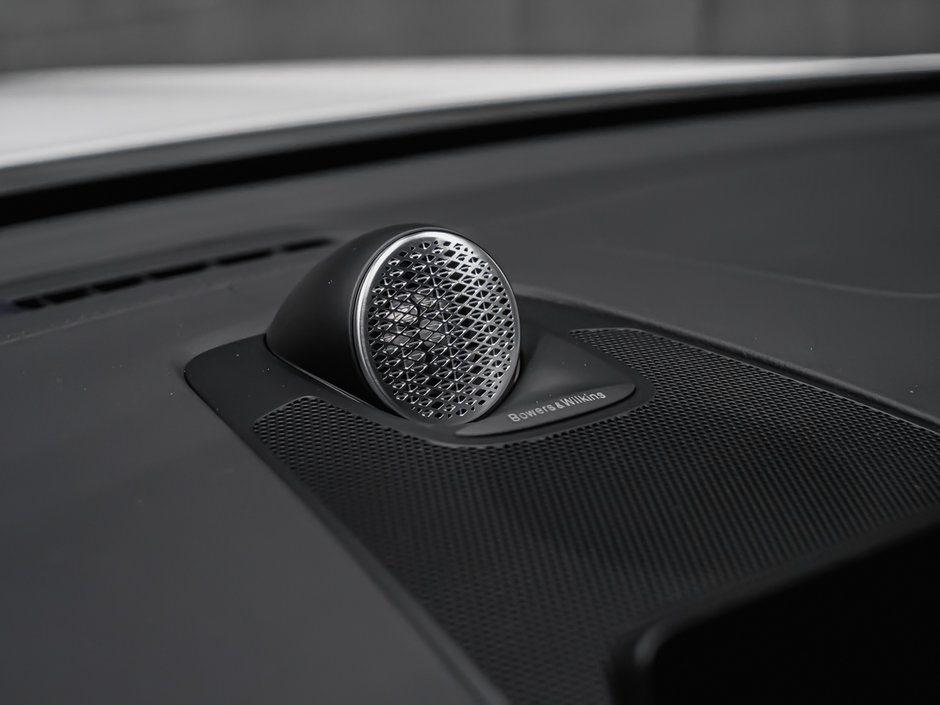 2026 Volvo XC60 Plug-in hybrid Ultra Black Edition-14