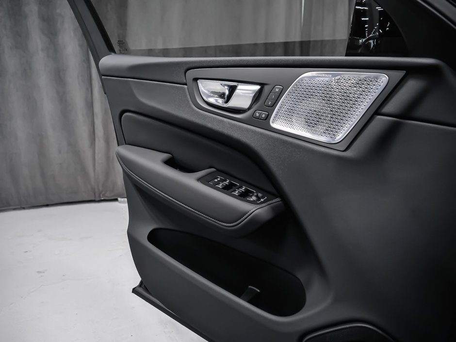 Volvo XC60 Plug-in hybrid Ultra Black Edition 2026-8