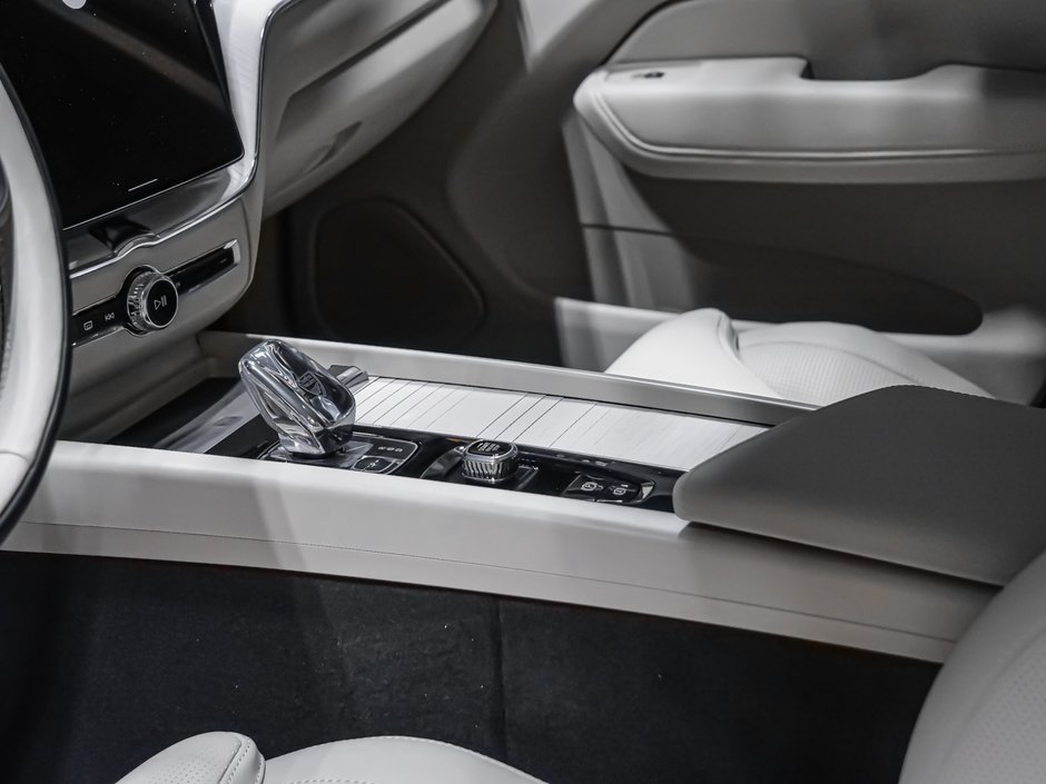 Volvo XC60 Plug-in hybrid Ultra (Dark Theme) 2027-6