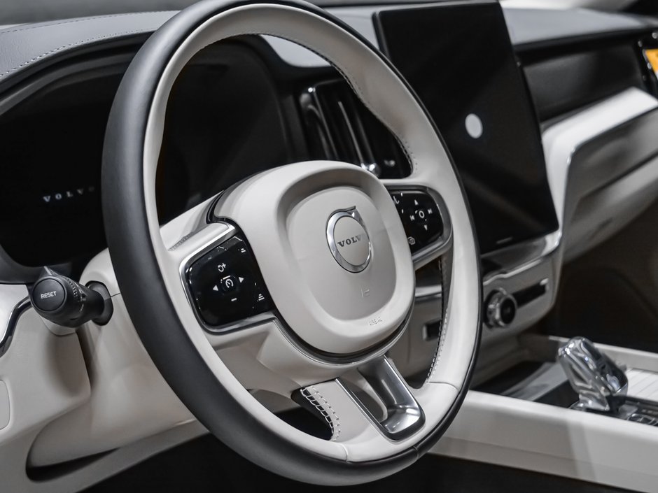 Volvo XC60 Plug-in hybrid Ultra (Dark Theme) 2027-7