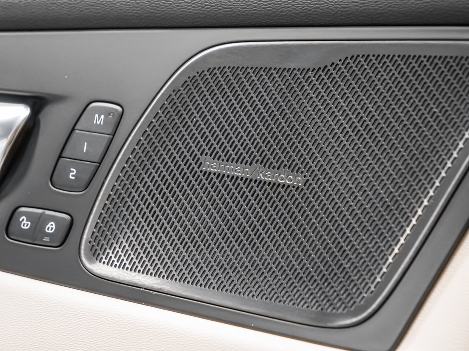 Volvo XC60 Plug-in hybrid Ultra (Dark Theme) 2027-9