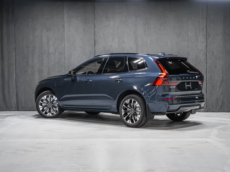 2027 Volvo XC60 Plug-in hybrid Ultra (Dark Theme)-3