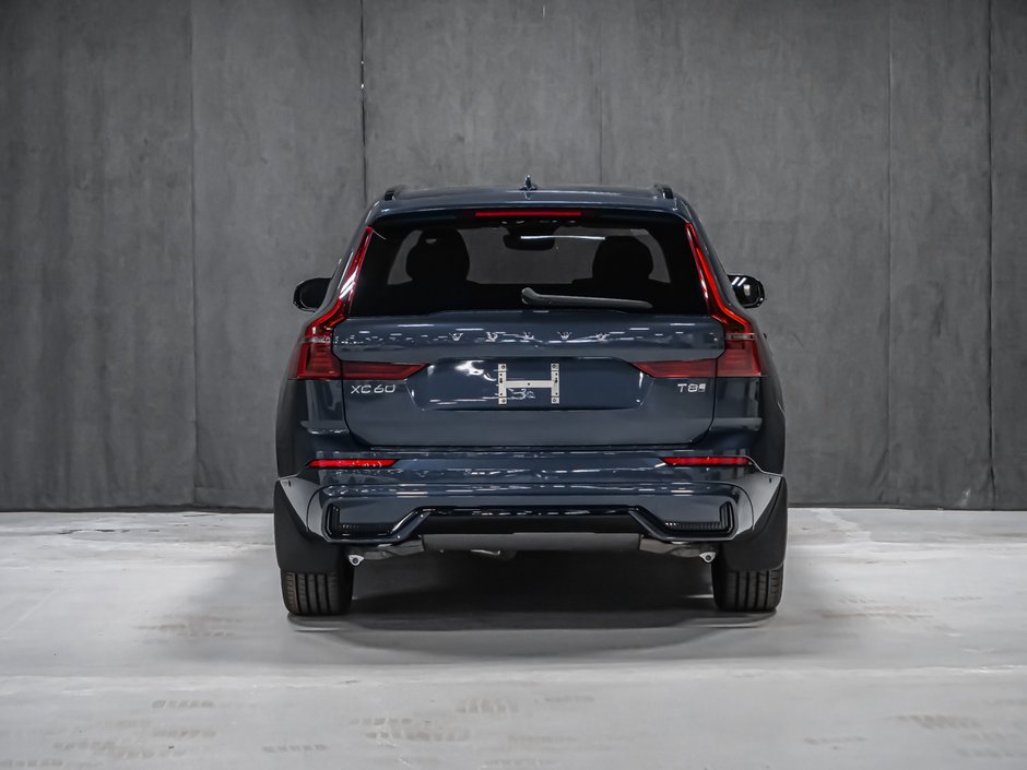 2027 Volvo XC60 Plug-in hybrid Ultra (Dark Theme)-4