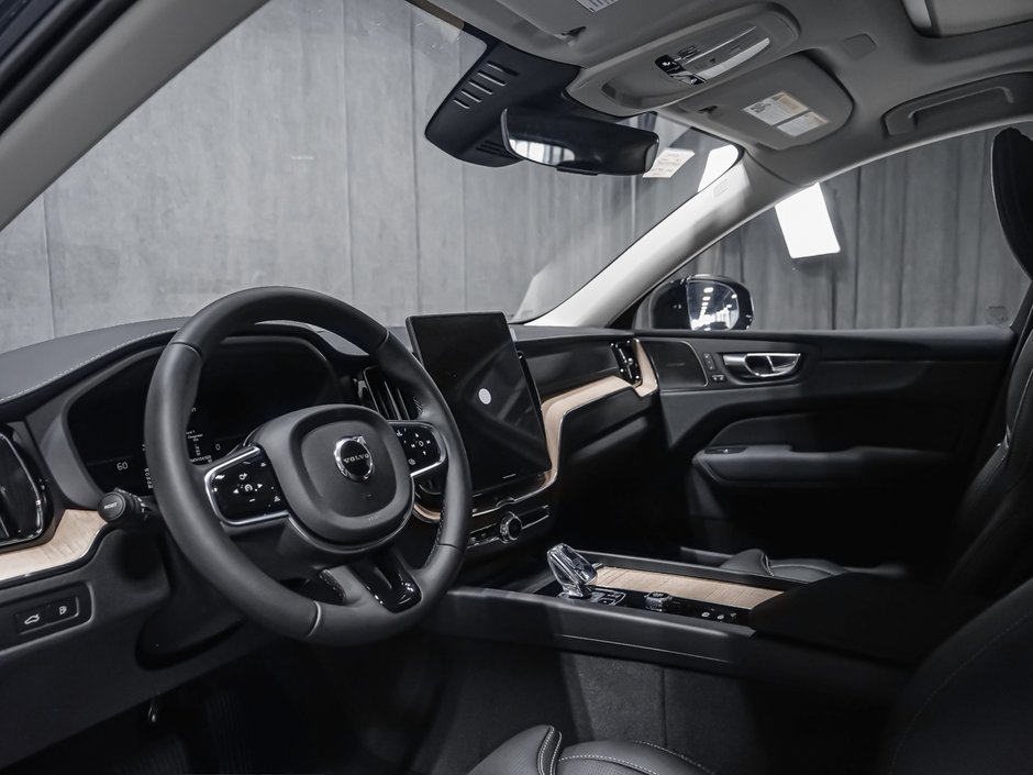 2027 Volvo XC60 Plug-in hybrid Ultra (Dark Theme)-5