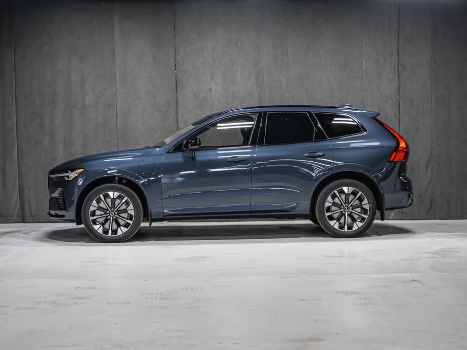 2027 Volvo XC60 Plug-in hybrid Ultra (Dark Theme)-2