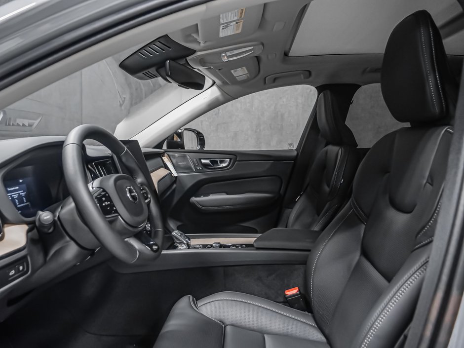 2027 Volvo XC60 Plug-in hybrid Ultra (Dark Theme)-10