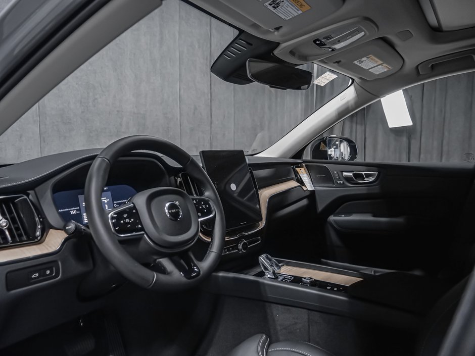 2027 Volvo XC60 Plug-in hybrid Ultra (Dark Theme)-5