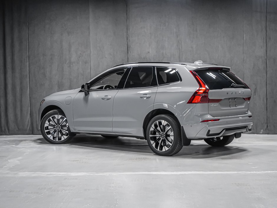 2027 Volvo XC60 Plug-in hybrid Ultra (Dark Theme)-3