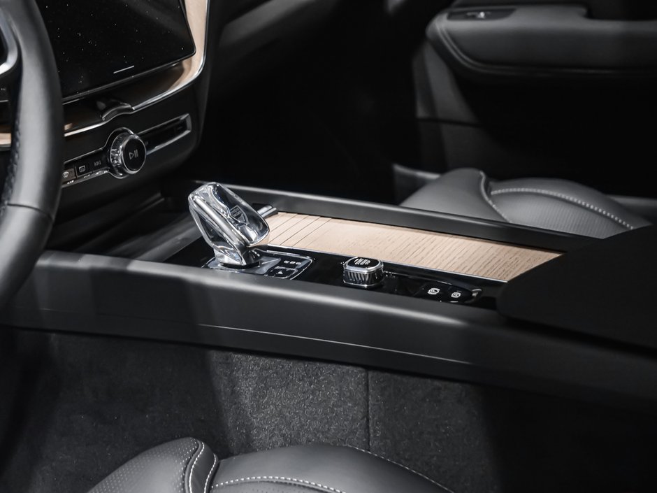 Volvo XC60 Plug-in hybrid Ultra (Dark Theme) 2027-6