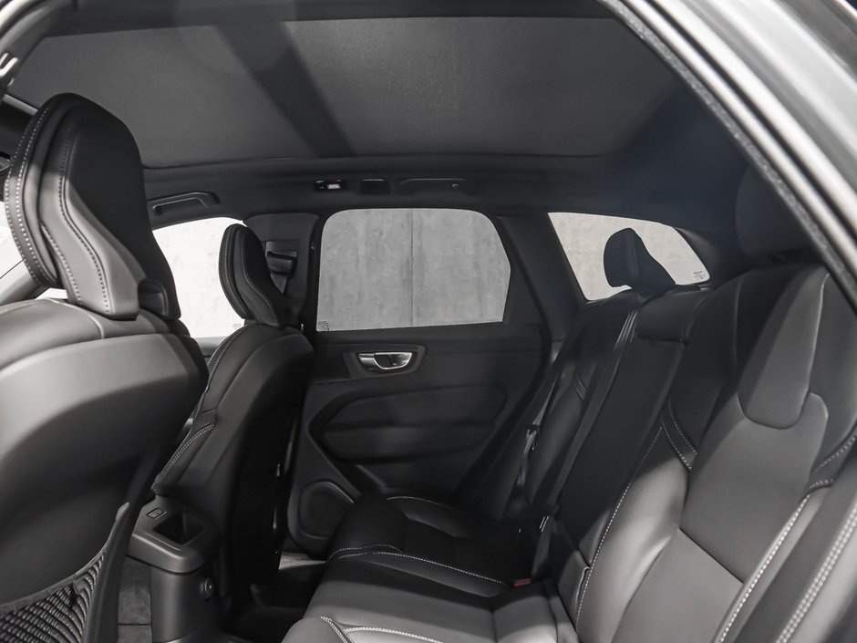 2027 Volvo XC60 Plug-in hybrid Ultra (Dark Theme)-11