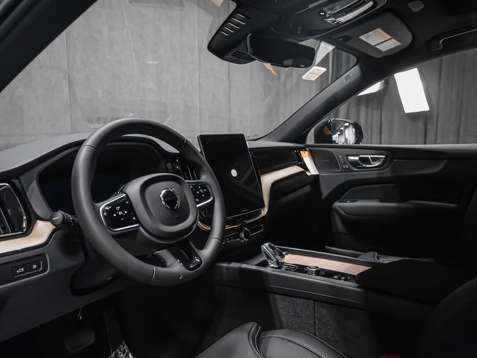 2027 Volvo XC60 Plug-in hybrid Ultra (Dark Theme)-5