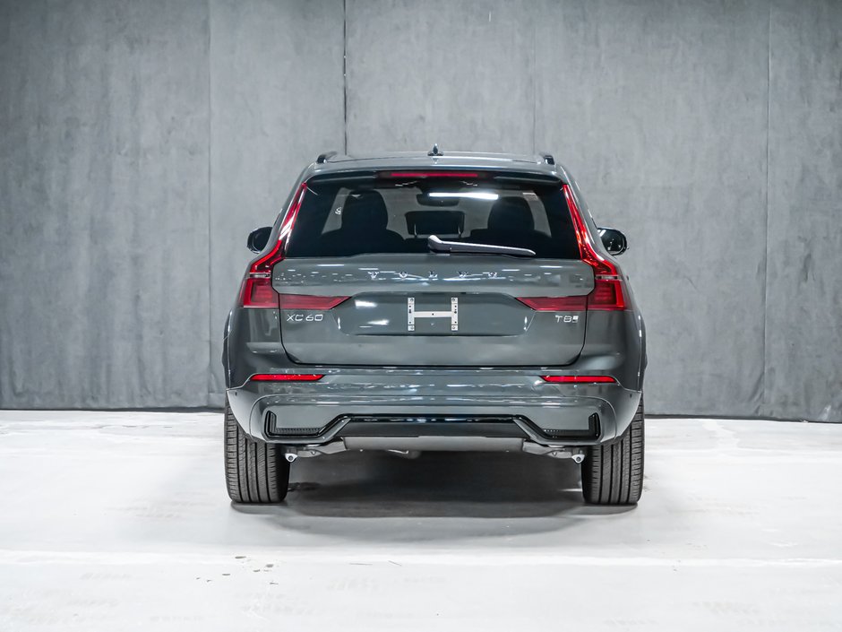 2027 Volvo XC60 Plug-in hybrid Ultra (Dark Theme)-4