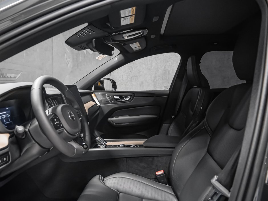 2027 Volvo XC60 Plug-in hybrid Ultra (Dark Theme)-10