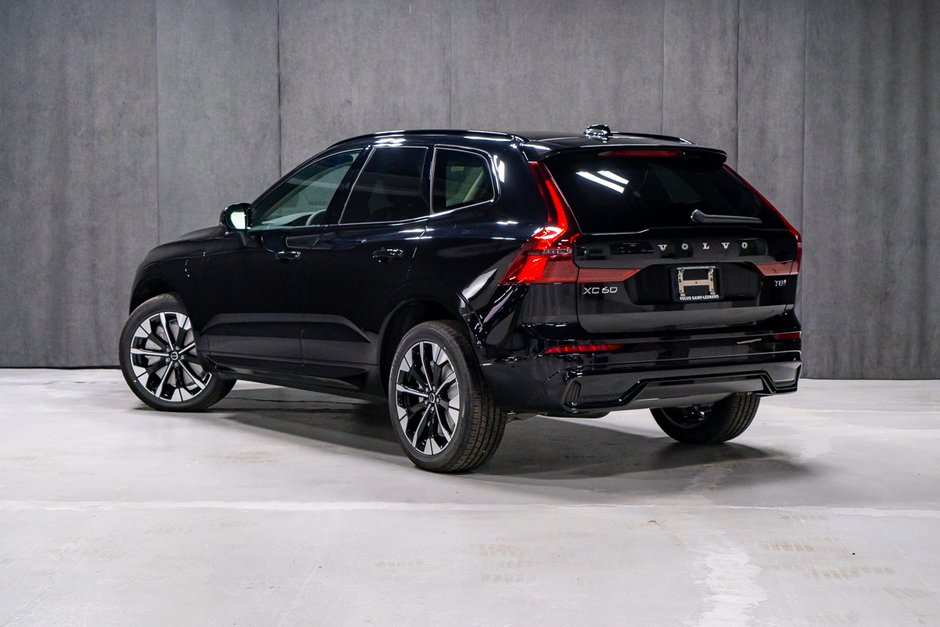 2027 Volvo XC60 Plug-in hybrid Ultra (Dark Theme)-3