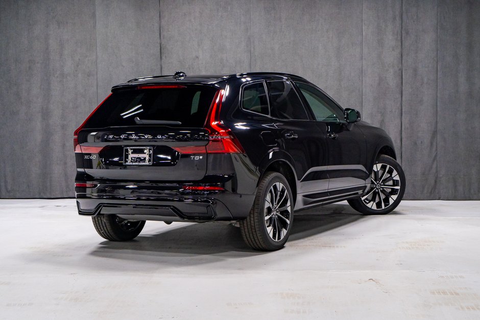 2027 Volvo XC60 Plug-in hybrid Ultra (Dark Theme)-5