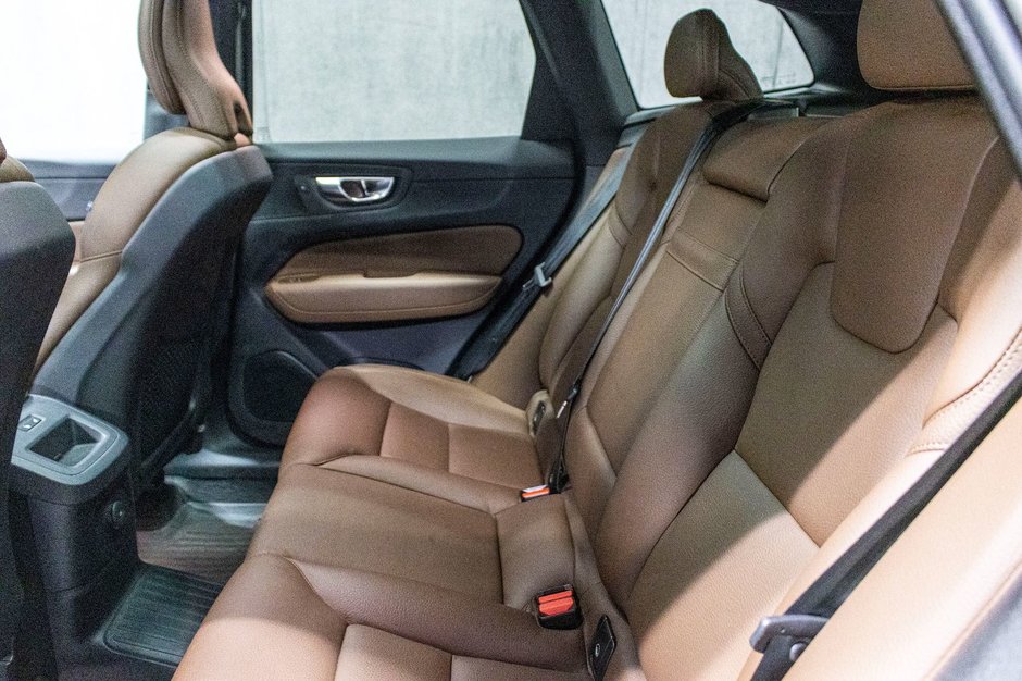 2021 Volvo XC60 Recharge T8 INSCIPTION EXPRESSION ADVANCED CLIMATE PREMIUM-26