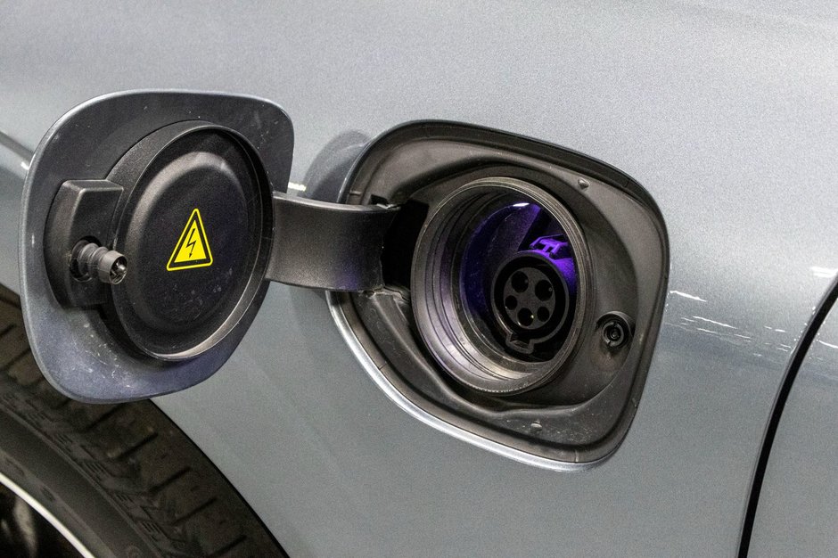 2021 Volvo XC60 Recharge T8 INSCIPTION EXPRESSION ADVANCED CLIMATE PREMIUM-32